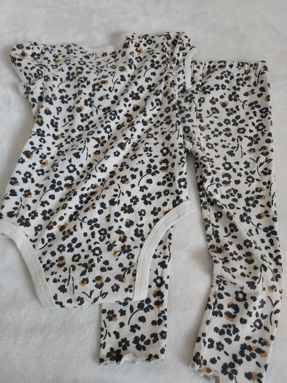Garanimals 24mo Cream, Black & Tan Leopard Spot Bodysuit and Pants Set